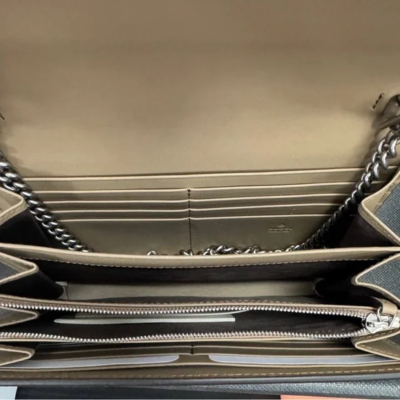 Gucci Beige GG Monogram Wallet on Chain - Picture 5 of 7